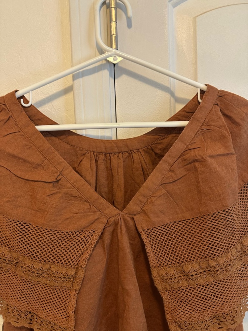 Ladies Old Navy rust colored blouse with lace accents size Medium NWT - Picture 8 of 15